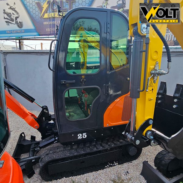 mini bager 2500kg nt e25 kabinka 3