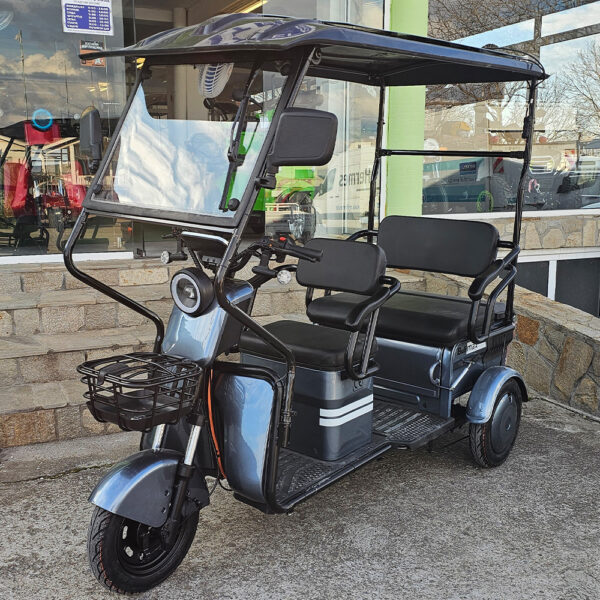 Триместна електрическа триколка bullmax b10 с покрив, 2000w, 60v, 40ah, аудио система, сива